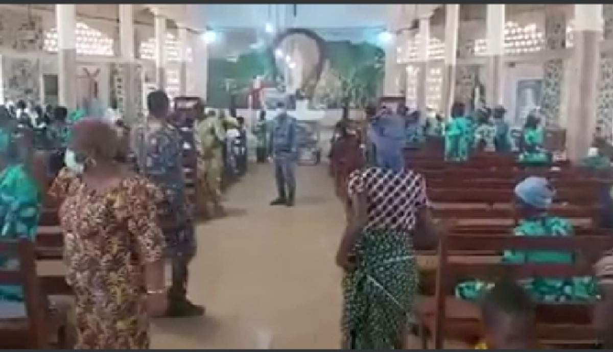 BÉNIN/CORONAVIRUS : Le prêtre renvoyé en pleine messe réagit
