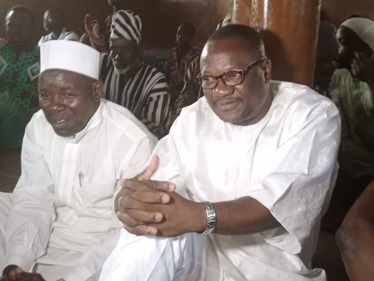 RESPECT D&rsquo;UNE PROMESSE ÉLECTORALE : Charles Toko fait une exception à la règle  . Conformément à sa promesse électorale, la mosquée de Tourou2 carrelée