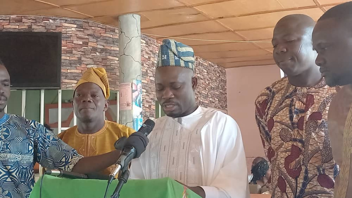 NOUVEL AN 2024 À KILIBO : Le Chef d’Arrondissement, Isaac Ognitola, échanges les vœux avec ses administrés