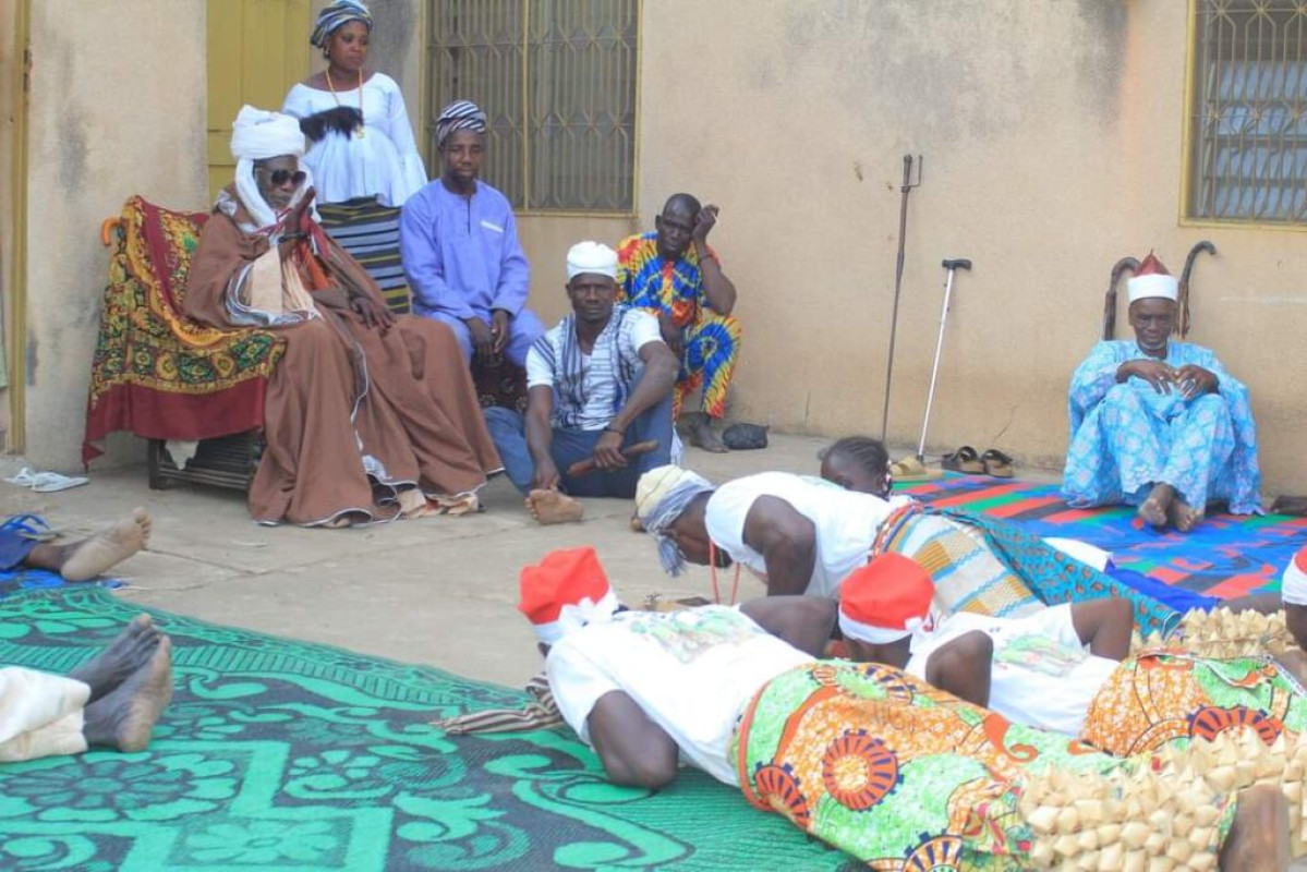 EN VISITE À N’DALI DANS LE CADRE DE SA TOURNÉE STATUTAIRE : L’empereur Sero Tooru Tuko Sari reçu par Daari Sounon Souanrou ll