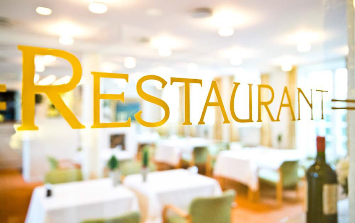 RESTAURANTS ET GARGOTES DANS LES VILLES DU BENIN : Ces grandes zones de propagation du Covid-19 négligées . Les recommandations du Dr Ariano Nouatin