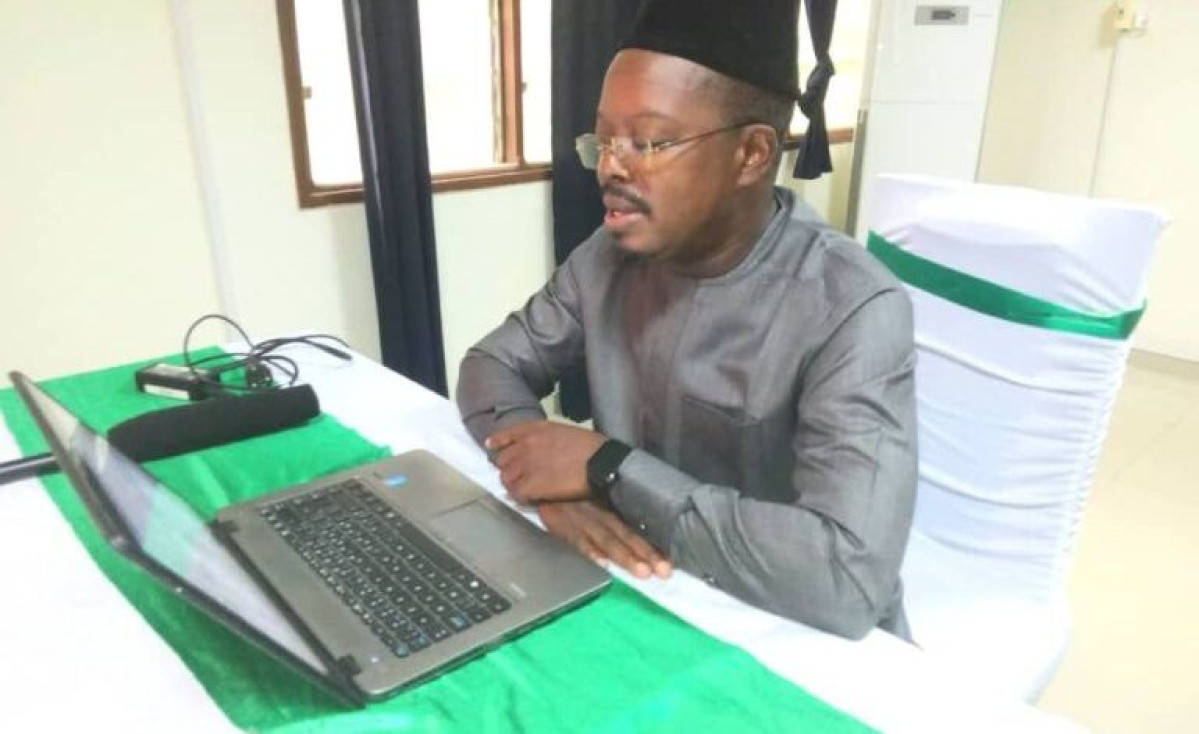 Étude sur la régulation des médias en ligne au Bénin: Franck Kpochémè obtient un master