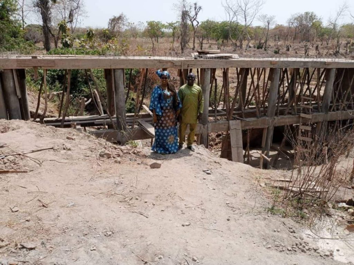 PROJET ACCESS/GRACE AU LEADERSHIP DU MAIRE ROLAND LAFIA : Un pont en construction sur le barrage de Nikki