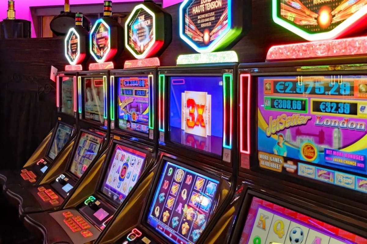 JEUX DE HASARD À PARAKOU : Au cœur du paradis empoisonné