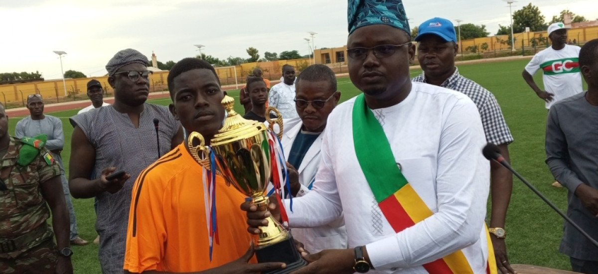 TOURNOI DE L’INDÉPENDANCE À BANIKOARA : Sounon Yico Fc remporte la coupe . Le conseil communal détecte des jeunes talents footballistiques