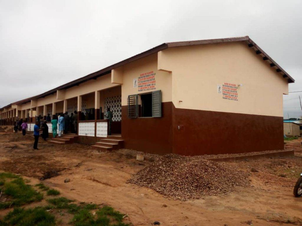 RECEPTION D’INFRASTRUCTURES SCOLAIRES A PARAKOU : Toko et son conseil soulagent les peines de trois établissements