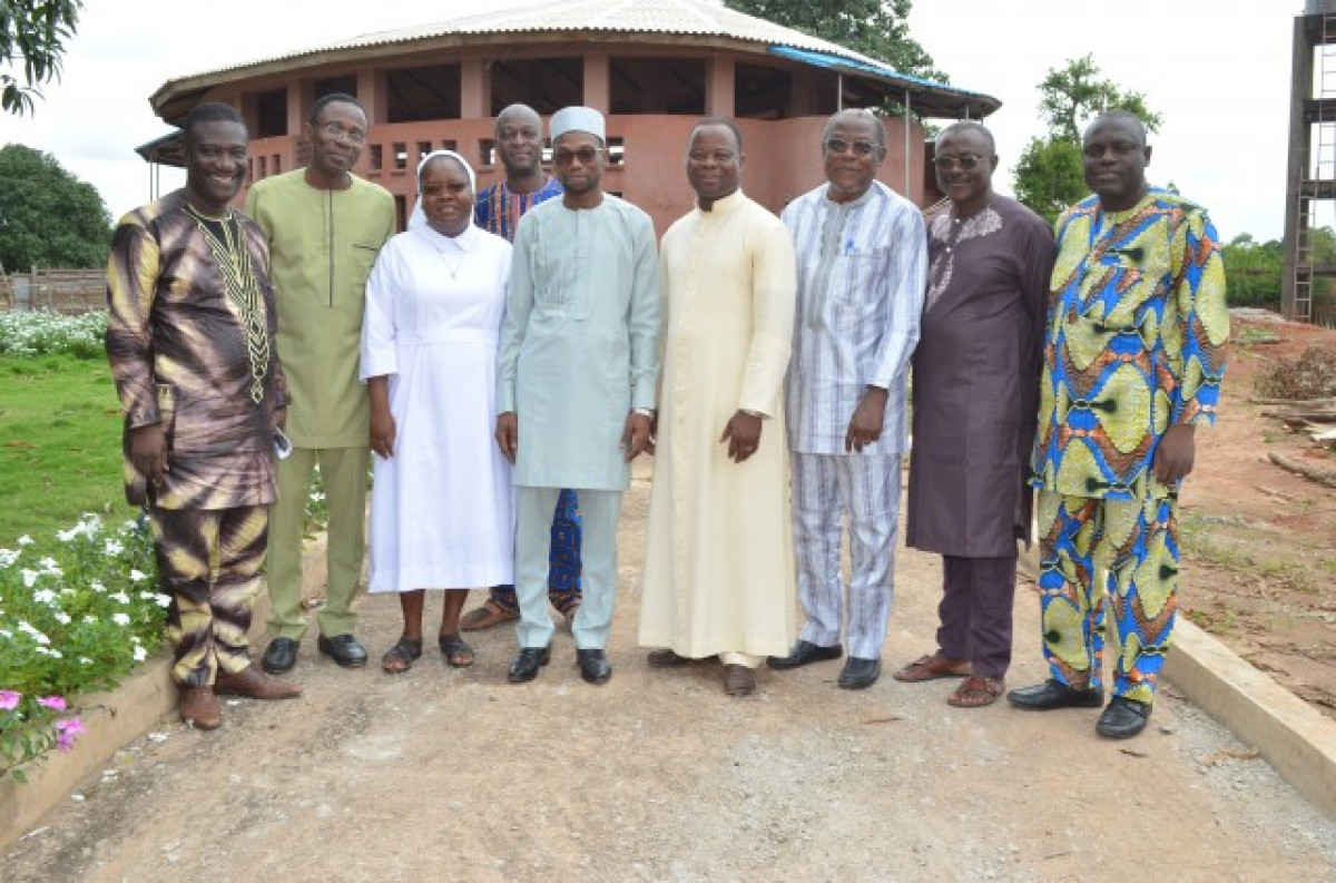 SANTE/ VISITE DE TRAVAIL A L&rsquo;HOSAT : Le ministre Benjamin Hounkpatin reçu par Paul Ayemonna