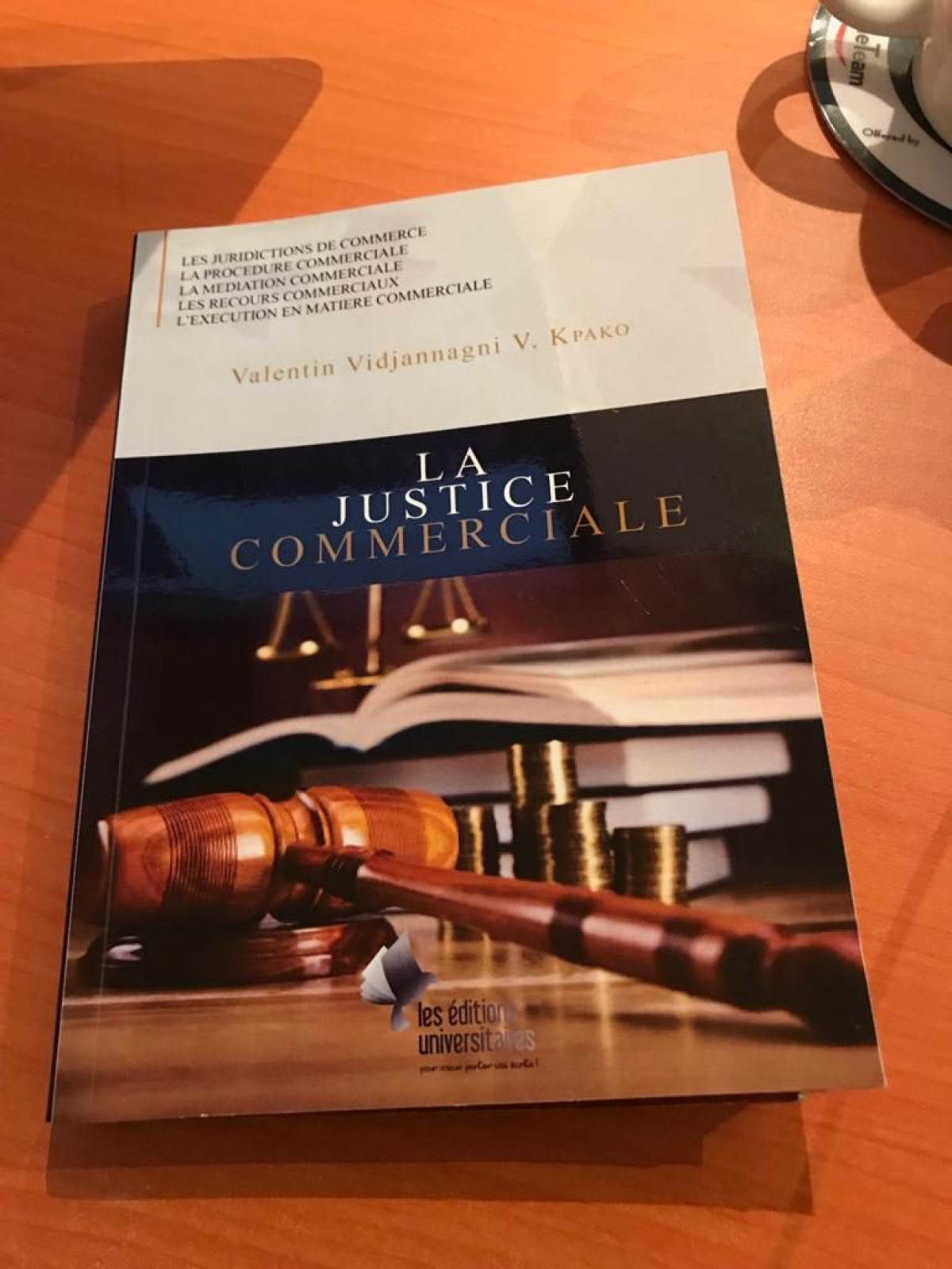 LANCEMENT OFFICIEL DU LIVRE INTITULÉ « LA JUSTICE COMMERCIALE » : Valentin Kpako rapproche les commerçants du droit