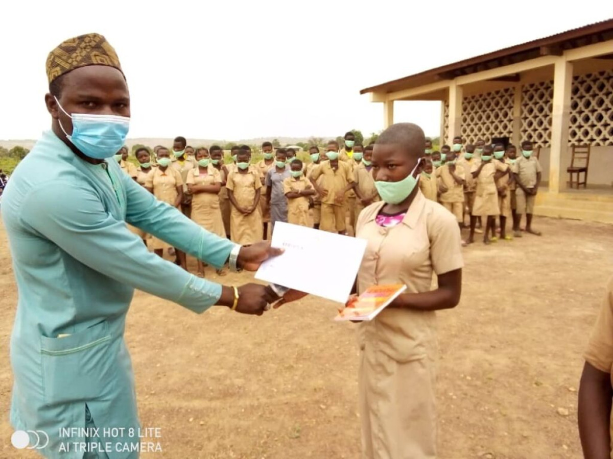 TOUCOUNTOUNA/PROMOTION DE L’EXCELLENCE EN MILIEU SCOLAIRE : L’Ong “Les amis du monde” récompense les meilleurs élèves du Ceg Tampègrè
