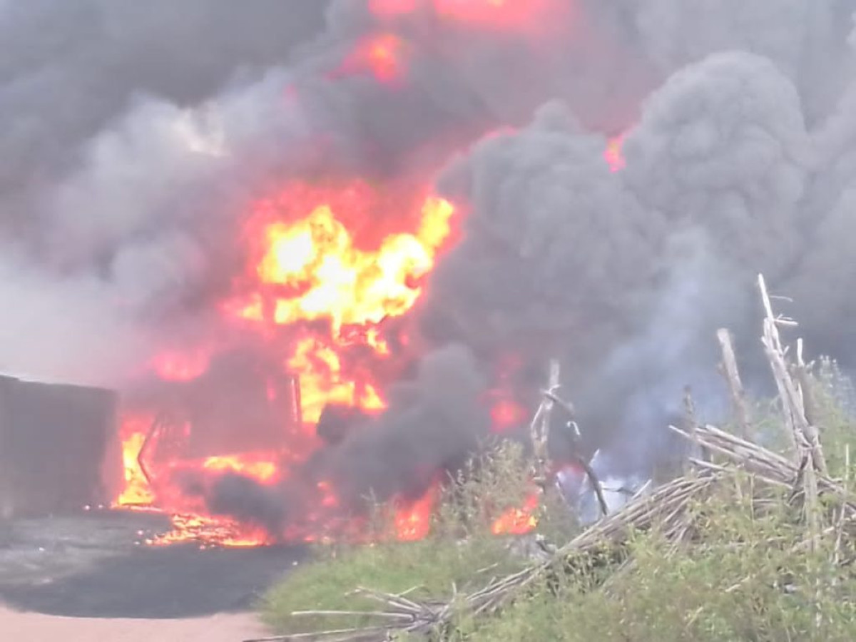 URGENT/GOGOUNOU : Un camion transportant de l’essence frelaté prend feu en pleine agglomération
