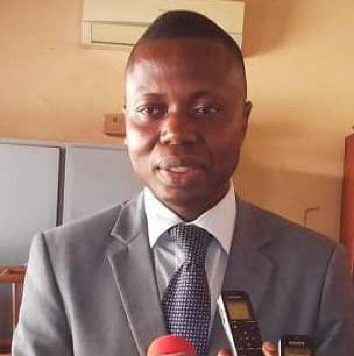 APRÈS L’INCENDIE SURVENU AU DÉCANAT DE LA FDSP DE L’UNIVERSITÉ DE PARAKOU : Le doyen Moktar Adamou donne les probables raisons