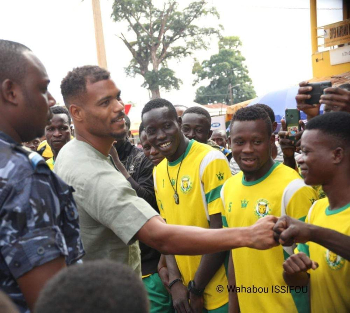 BÉNIN/EN PLEIN DANS LES ACTIONS SOCIALES ET DE PROMOTION DE LA JEUNESSE, Steve Mounié, plus qu’un footballeur, un philanthrope
