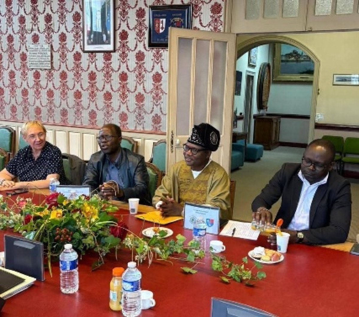 Visite diplomatique à Montrichard en France: le maire Wanvoègbè pose les bases d’un jumelage avec Adjarra