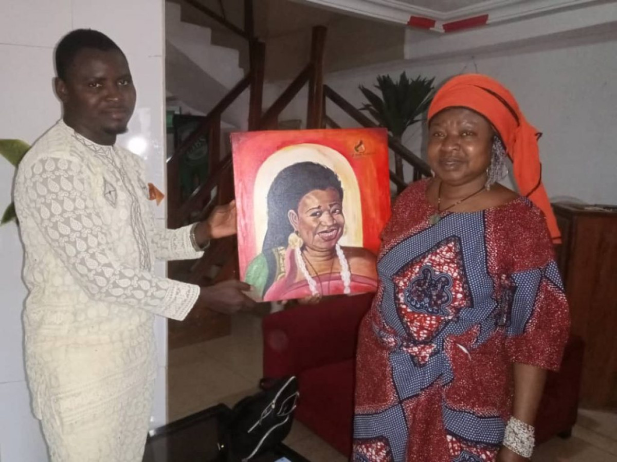 RECONNUE POUR LA QUALITÉ DE SES ŒUVRES ARTISTIQUES : Kiri Kanta honorée par l’Association “ Je suis du Bénin ”