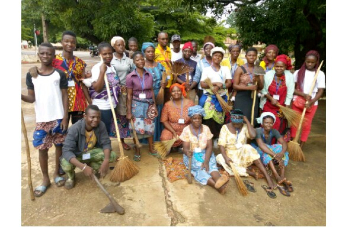 CAMPAGNE DE SALUBRITÉ NATI-CHIC : L’Ape Bénin contribue à l’assainissement de la ville de Natitingou