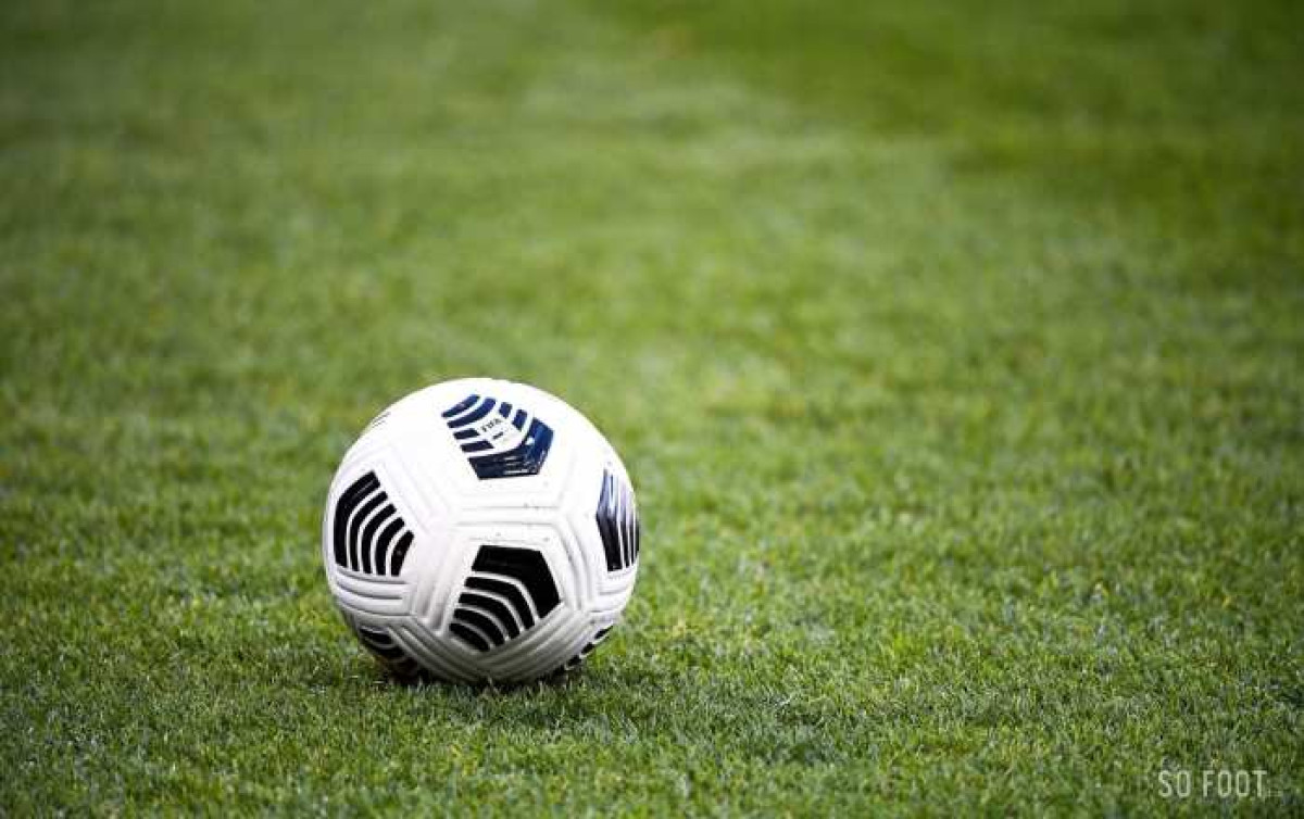 FOOTBALL : Un joueur perd la vie en plein match