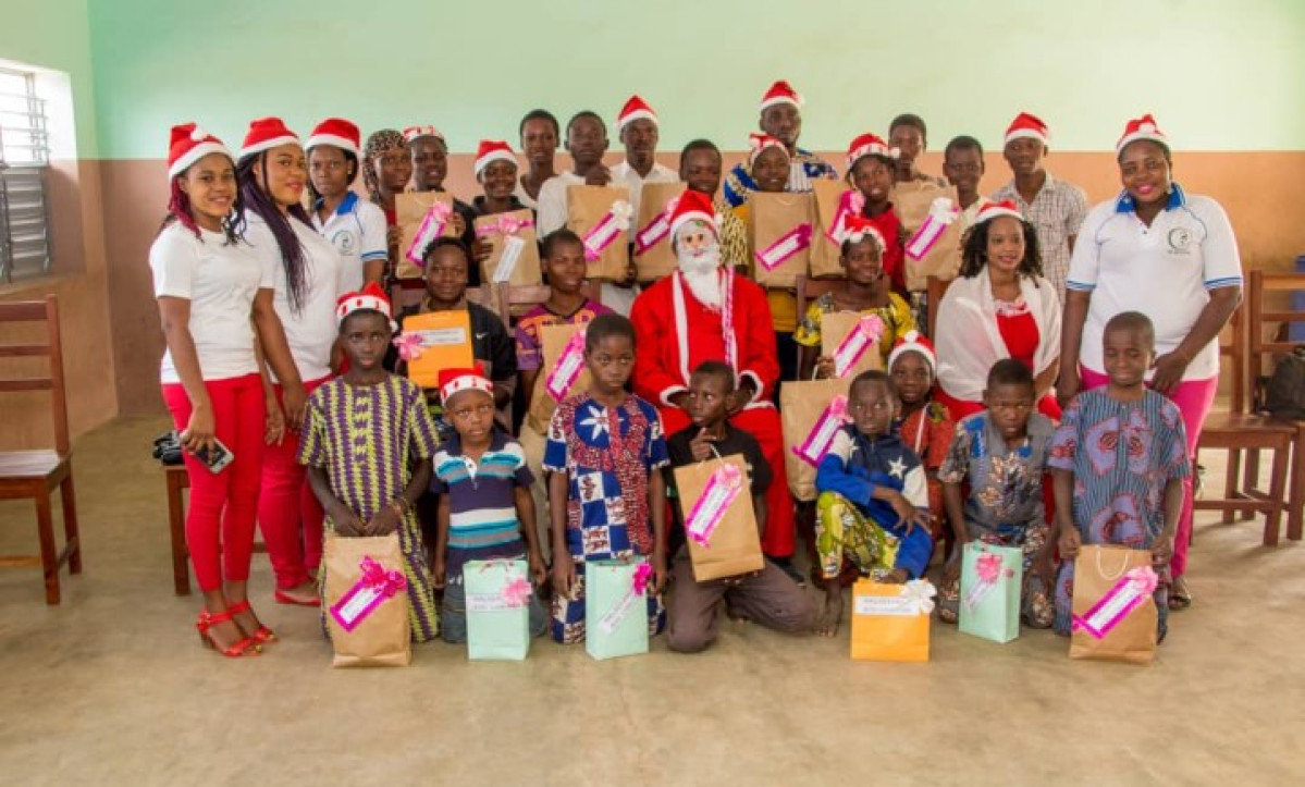 NOËL EN FAMILLE A PARAKOU : L’Ong Fjad fête avec les enfants handicapés