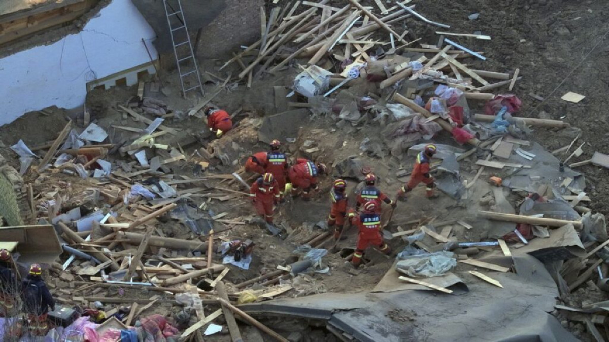 Chine: un séisme fait au moins 126 morts et 188 blessés