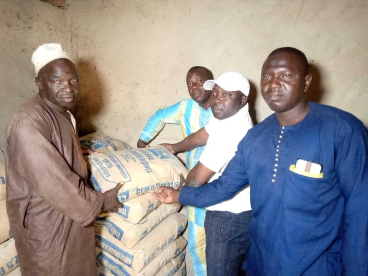 PÈRÈRÈ/CONSTRUCTION DU PONT DE GOUNKPARE : L’he Adam Chabi Bouko fait don de plusieurs tonnes de ciment