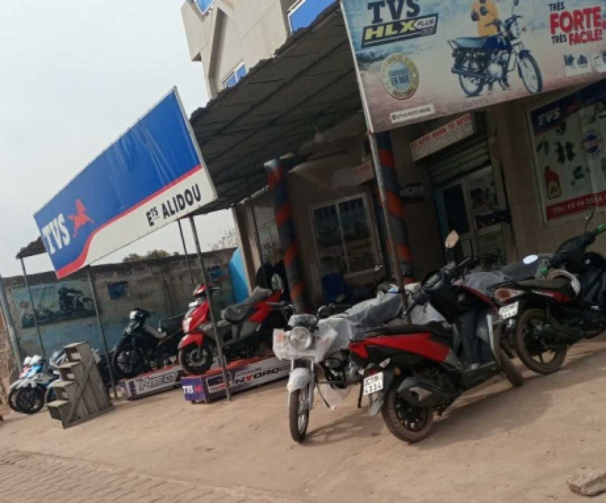 HAUSSE DU PRIX DES ENGINS À DEUX ROUES AU BÉNIN : Vendeurs et acheteurs s’en désolent