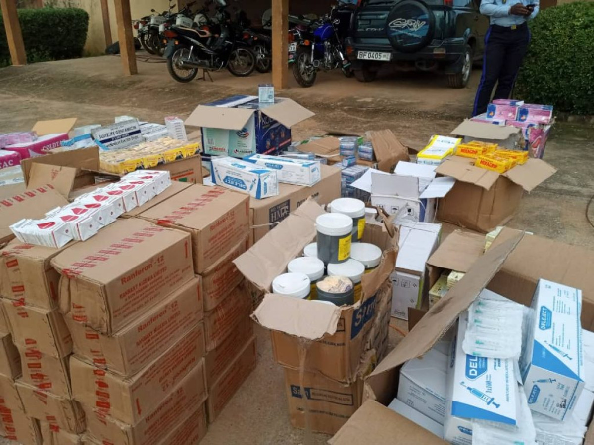 COUP DE FILET DES ÉLÉMENTS DE MAX-NOËL ABALO À PARAKOU  : Le commissaire Etchiha met la main sur 59 cartons de faux médicaments