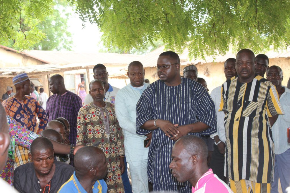 APRÈS L’ATTAQUE ARMÉE DE YINYINROU À BANIKOARA : Le maire Sarako Tamou compatit et sensibilise les sinistrés