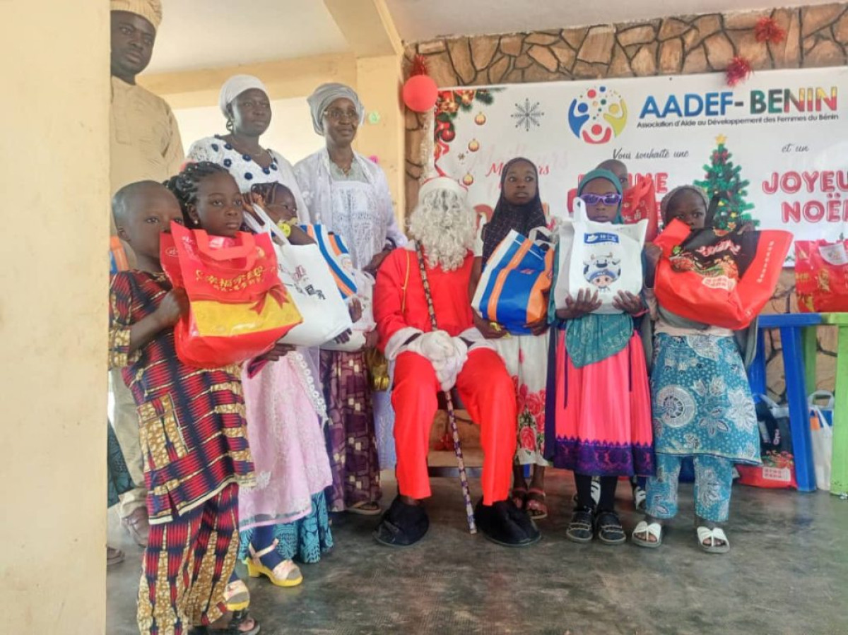 ACTIONS DE L’ONG AADEF-BENIN À PARAKOU : L’He Mariama Baba Moussa en mère Noëlle inonde 250 enfants de cadeaux