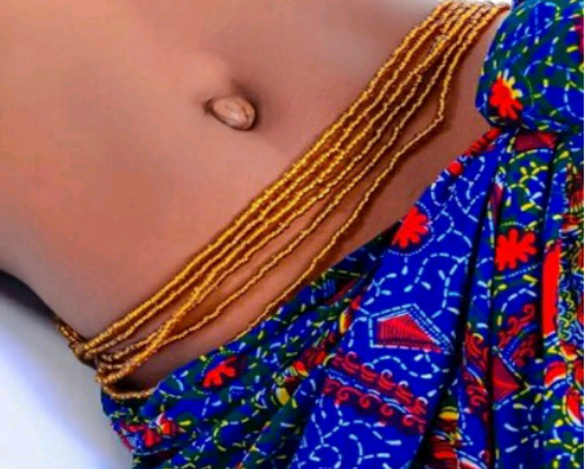 CHRONIQUE DES US ET COUTUMES : Langages envoutants des perles autour des reins de femme