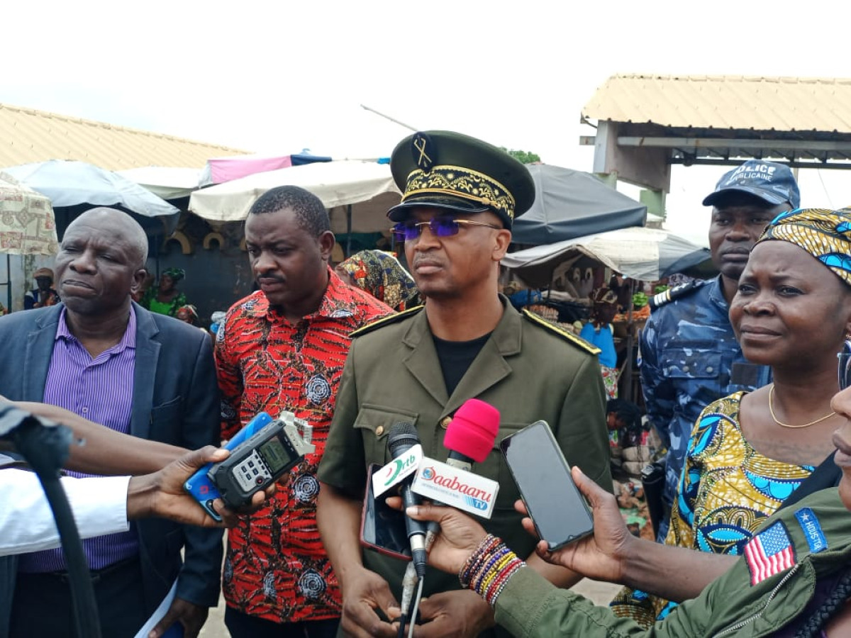 BORGOU/TOURNÉE DE CONTRÔLE DES PRIX DES PRODUITS SUBVENTIONNÉS PAR LE GOUVERNEMENT : Le préfet Cissé et son équipe font respecter la décision . Plusieurs commerçants convoqués