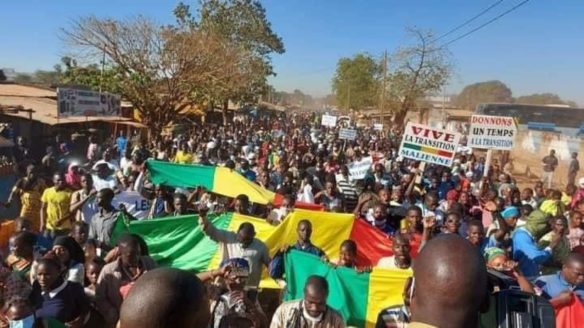 MALI/ A TRAVERS UNE GIGANTESQUE MARCHE, Le peuple soutient Assimi Goïta et son gouvernement