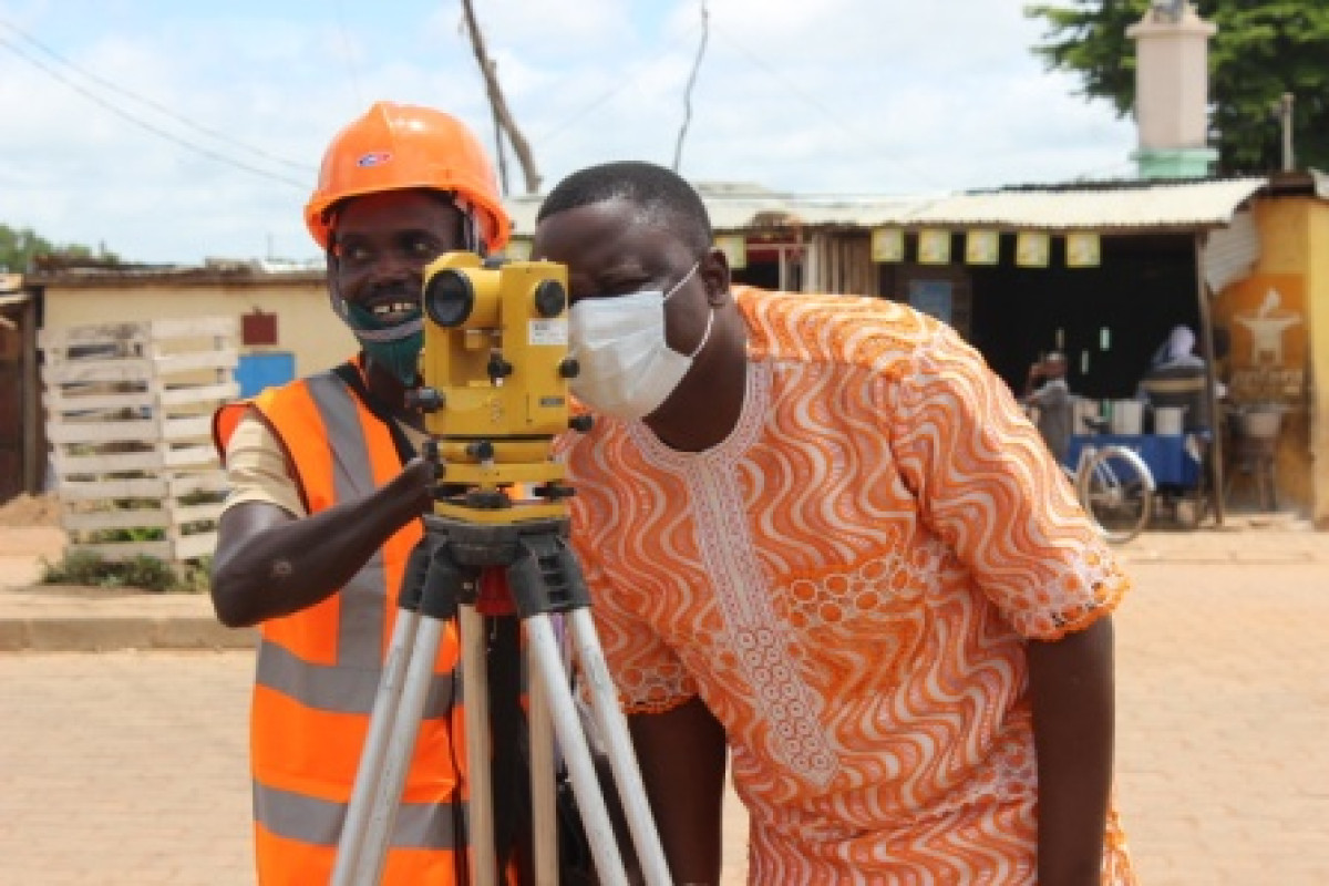 CONSTRUCTION D&rsquo;UN BLOC DE MATERNITE ET D&rsquo;OUVRAGES D&rsquo;ASSAINISSEMENT A BANIKOARA : Le maire Sarako Tamou remet les sites