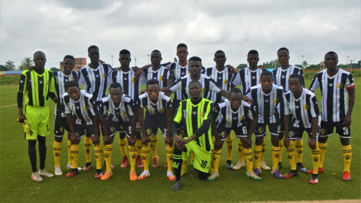FOOTBALL : L’Us Baboni sacrée championne du Bénin ligue 3 . Bureau directeur, direction du football, staff technique et joueurs aux anges