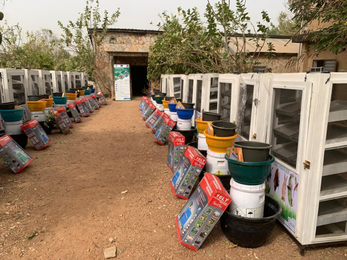 Projet Rev-Osc dans l'Atacora :20 kits de production de fourrage vert hydroponiques installés
