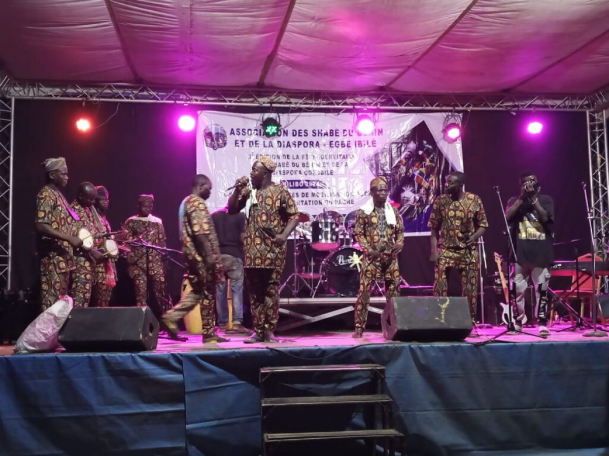 3È ÉDITION DE LA FÊTE IDENTITAIRE DES SHABÈ DU BÉNIN ET DE LA DIASPORA À KILIBO : L’association Ègbè Ibilè a clôturé l’événement par un concert culturel
