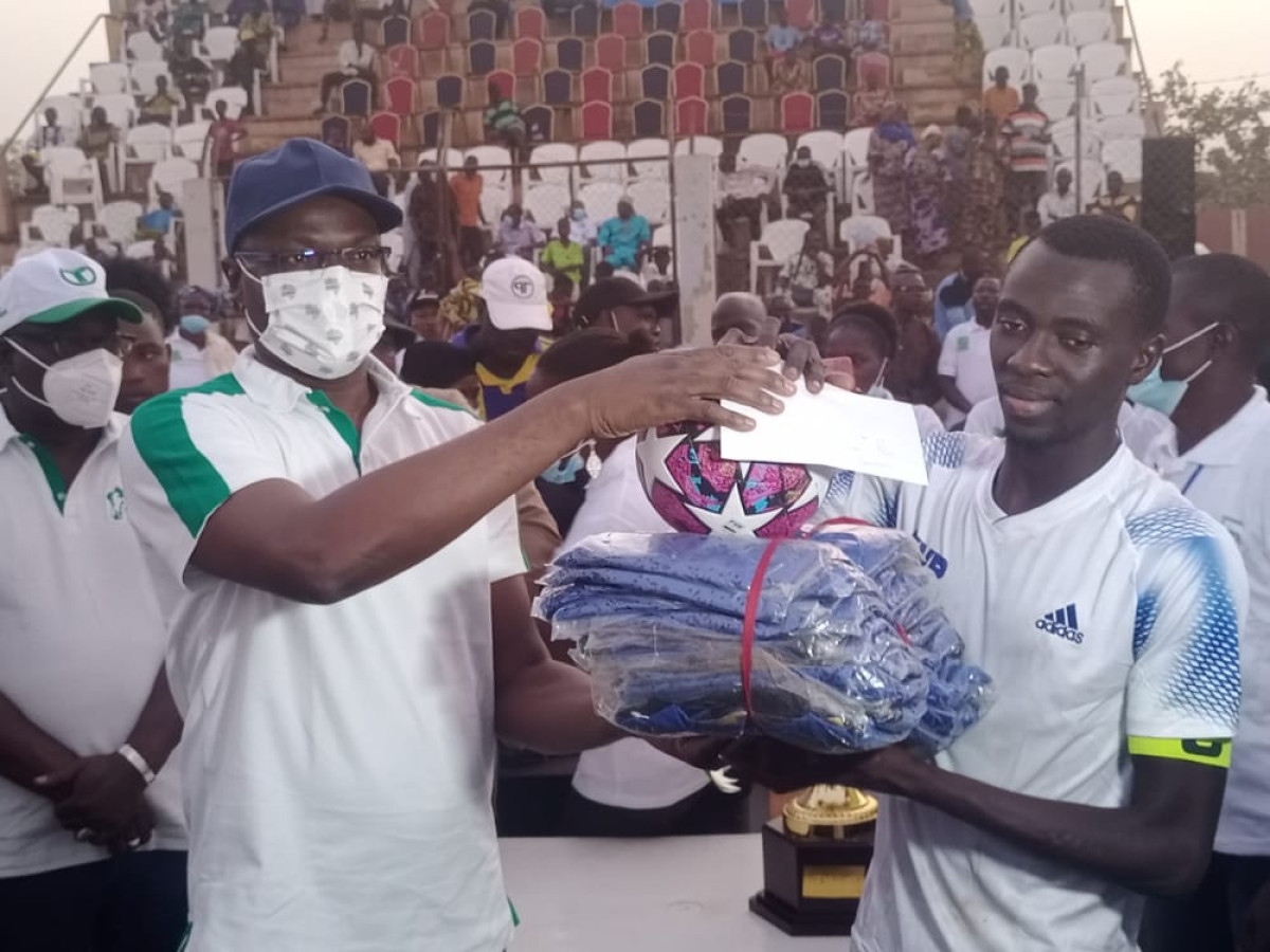 FINALE DU TOURNOI DES ENGAGÉS DU BLOC RÉPUBLICAIN : Autour du cuir rond, Adambi communie avec la jeunesse parakoise