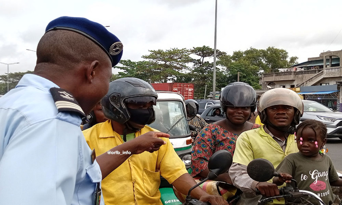 APLAHOUÉ/INTERPELLÉ POUR NON-PORT DE CASQUE : Un motocycliste percute un commissaire de police et s’enfuit