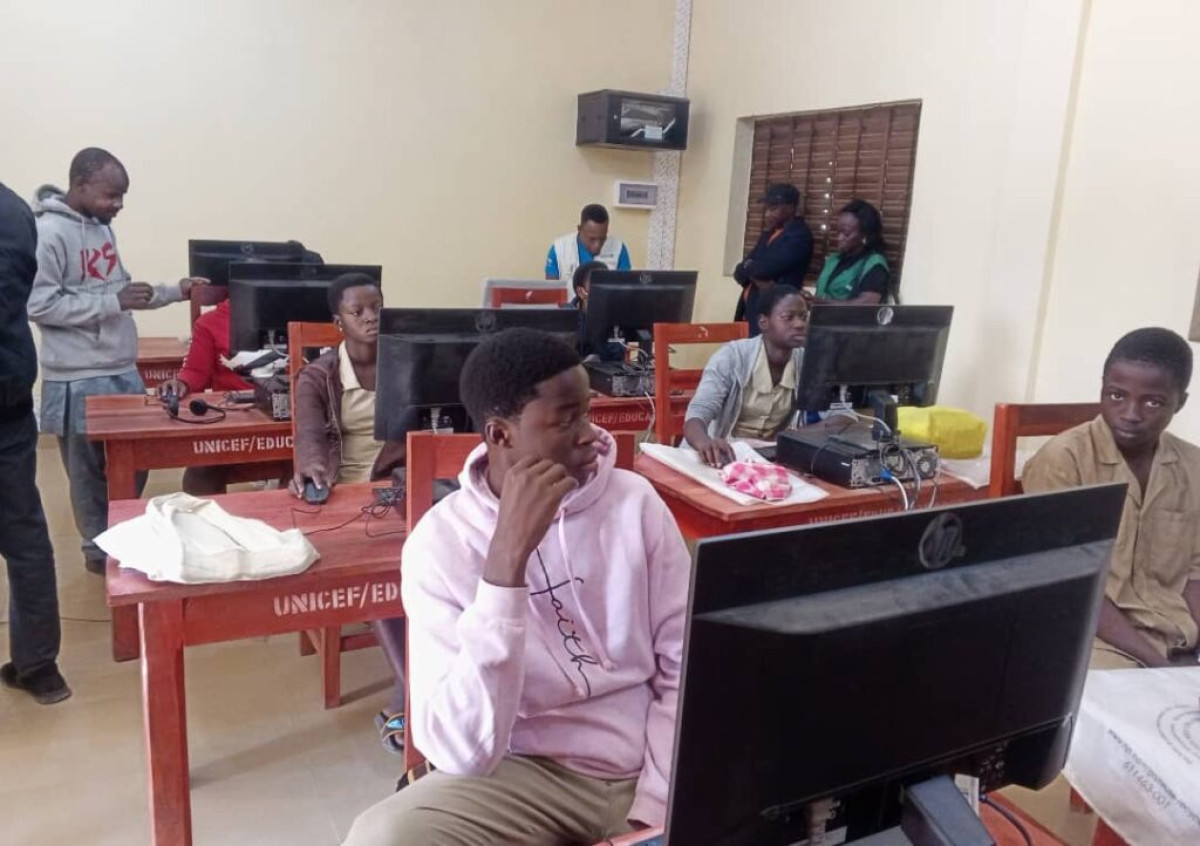 Disponibilité d’une salle de classe numérique au ceg Banikoara: les élèves préparés aux défis technologiques