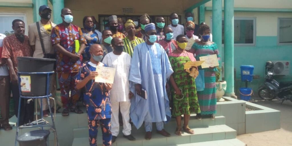 REMISE DES LETTRES DE FÉLICITATIONS AUX ETABLISSEMENTS MERITANTS DE PARAKOU : Le maire Inoussa Zimé promeut l’excellence en milieu scolaire