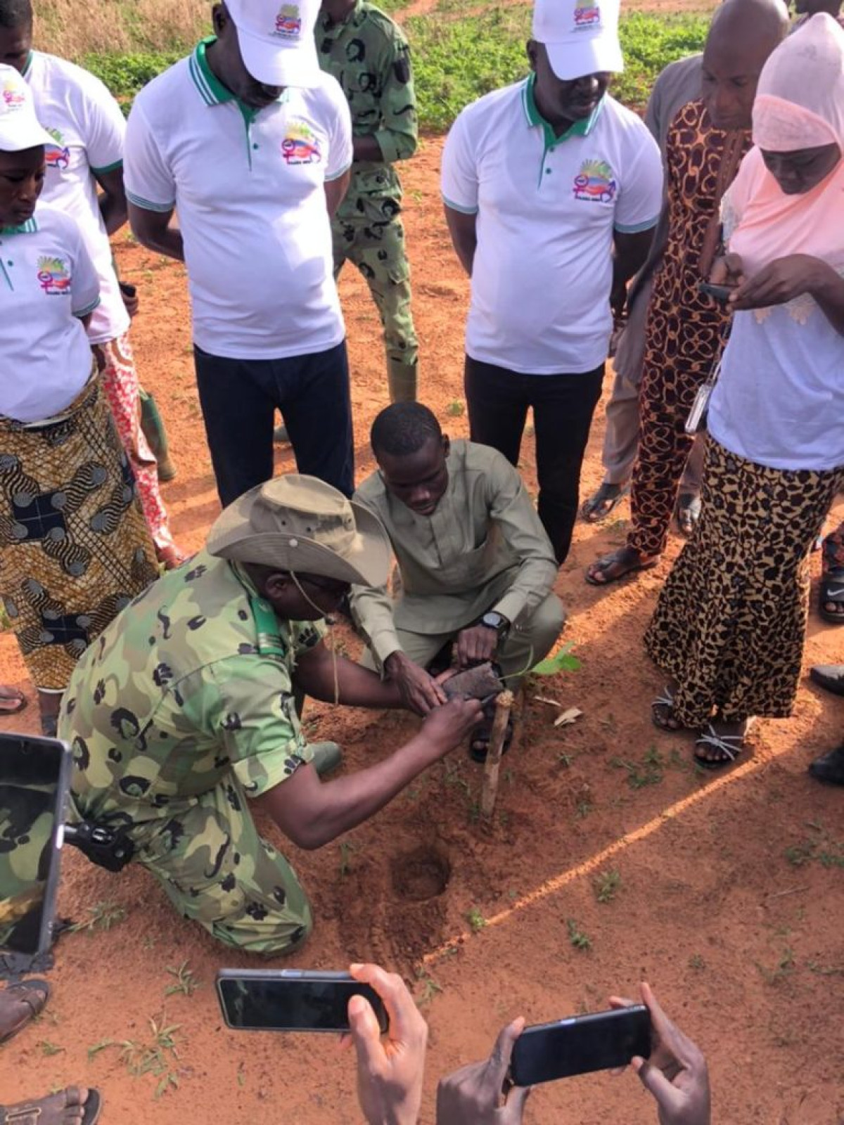 CÉLÉBRATION DE LA JOURNÉE DE L&rsquo;ARBRE À KALALÉ : La mairie et l&rsquo;Ong Faaba Mem s&rsquo;engagent pour une commune verte . Le Projet Pajeeb lancé