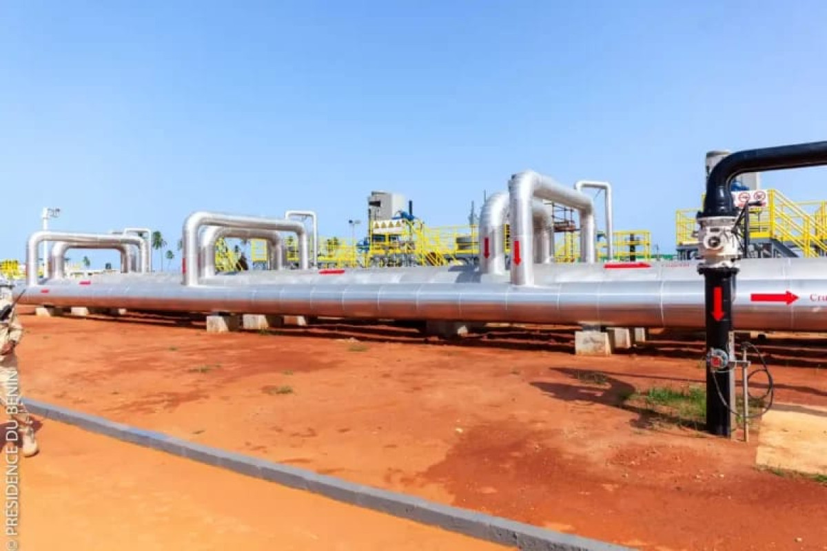 APRÈS L&rsquo;ARRESTATION DE CINQ DE SES COMPATRIOTES SUR LE SITE DU PIPELINE À SÈMÈ-PODJI : Le Niger veut suspendre momentanément le transit de son pétrole  . Il réclame la libération de ses citoyens interpellés