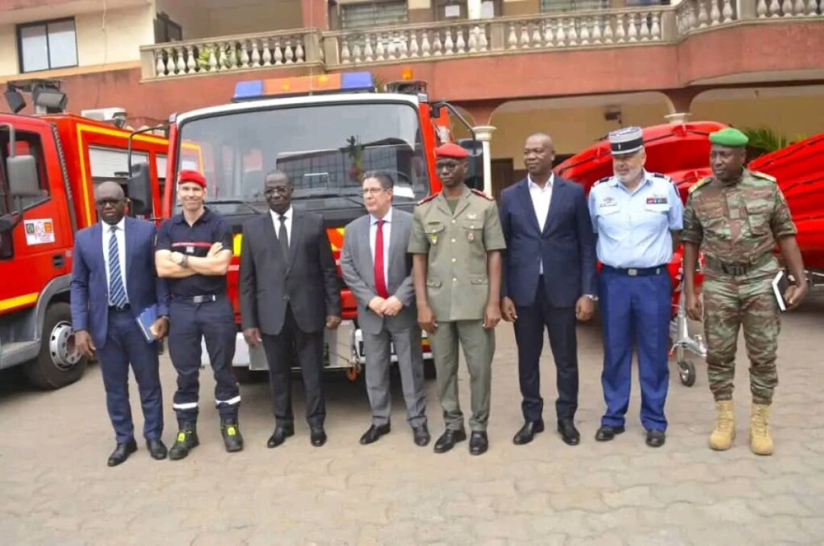 PROTECTION CIVILE AU BÉNIN :  La France offre des matériels aux sapeurs-pompiers 