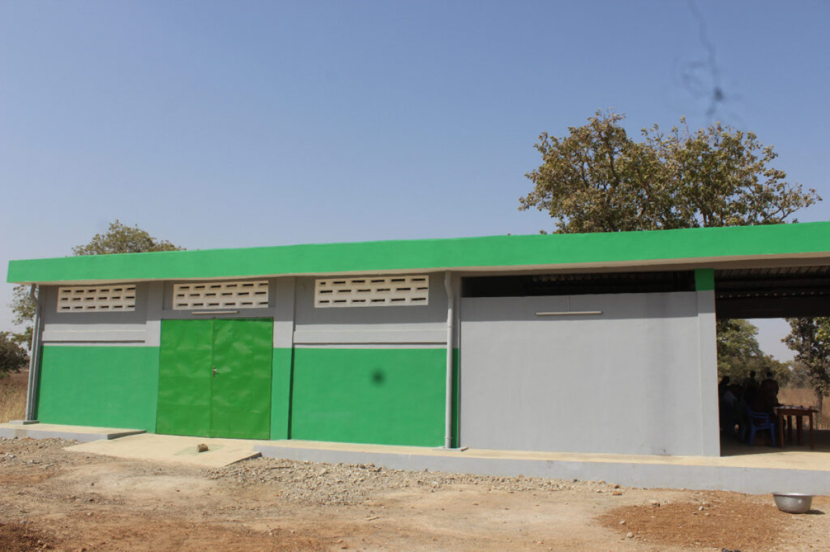 COMMUNE DE BANIKOARA : Le maire Sarako Tamou réceptionne un magasin de stockage à Nikido