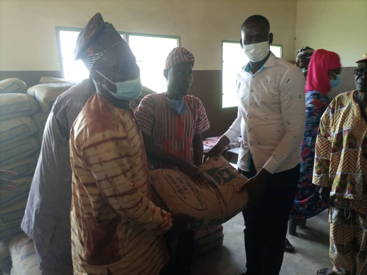 DEGATS CAUSES PAR LA PLUIE A ALAFIAROU DANS LA COMMUNE DE TCHAOUROU : L’He Bagoudou dépêche une délégation du Br avec 5t de ciments