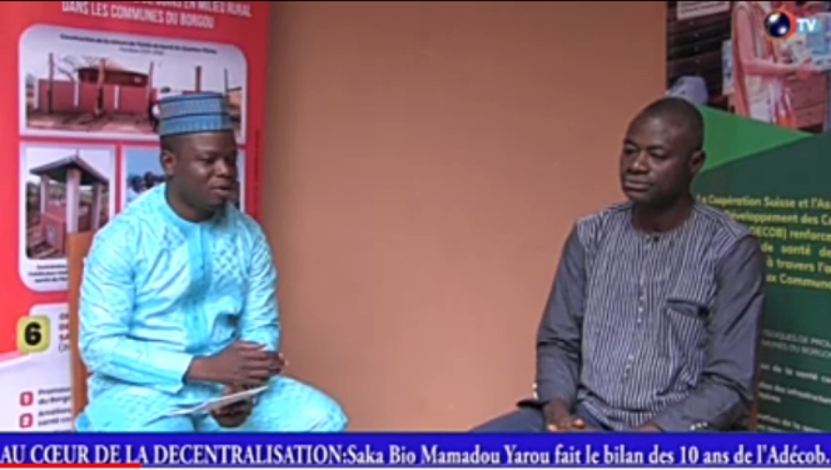 4E NUMERO DE L’EMISSION AU COEUR DE LA DECENTRALISATION SUR DAABAARU TV : Saka Bio Yarou parle de l’Adécob et ses acquis