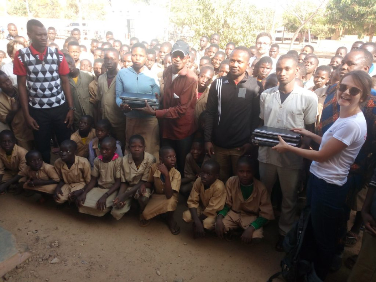 DON D’ORDINATEURS AU CEG GUILMARO DE KOUANDE,  L&rsquo;Ong Sompekids et la Fondation Edf luttent pour une éducation de qualité