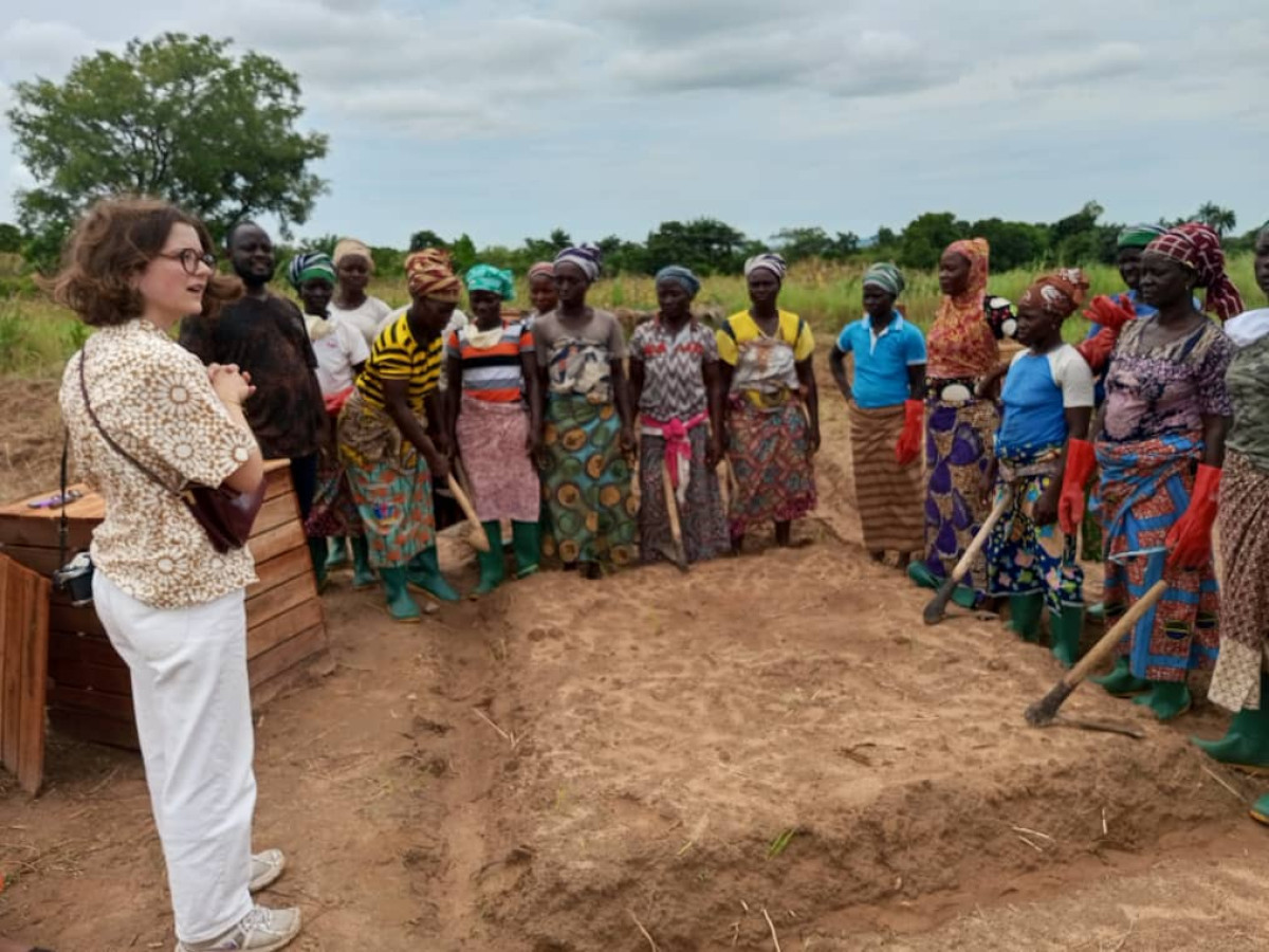 PROJET DE RENFORCEMENT DES FEMMES PAYSANNES À OUAKÉ : Les partenaires de l&rsquo;Ong Ola Africa en tournée dans les zones impactées