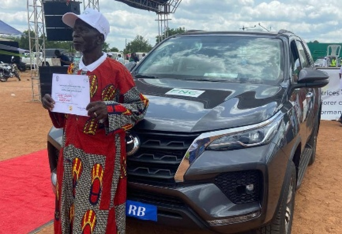 Don d’une véhicule « Fortuner 4X4 » au meilleur cotonculteur du Bénin: la récompense mal inspirée et inappropriée de l’Aic