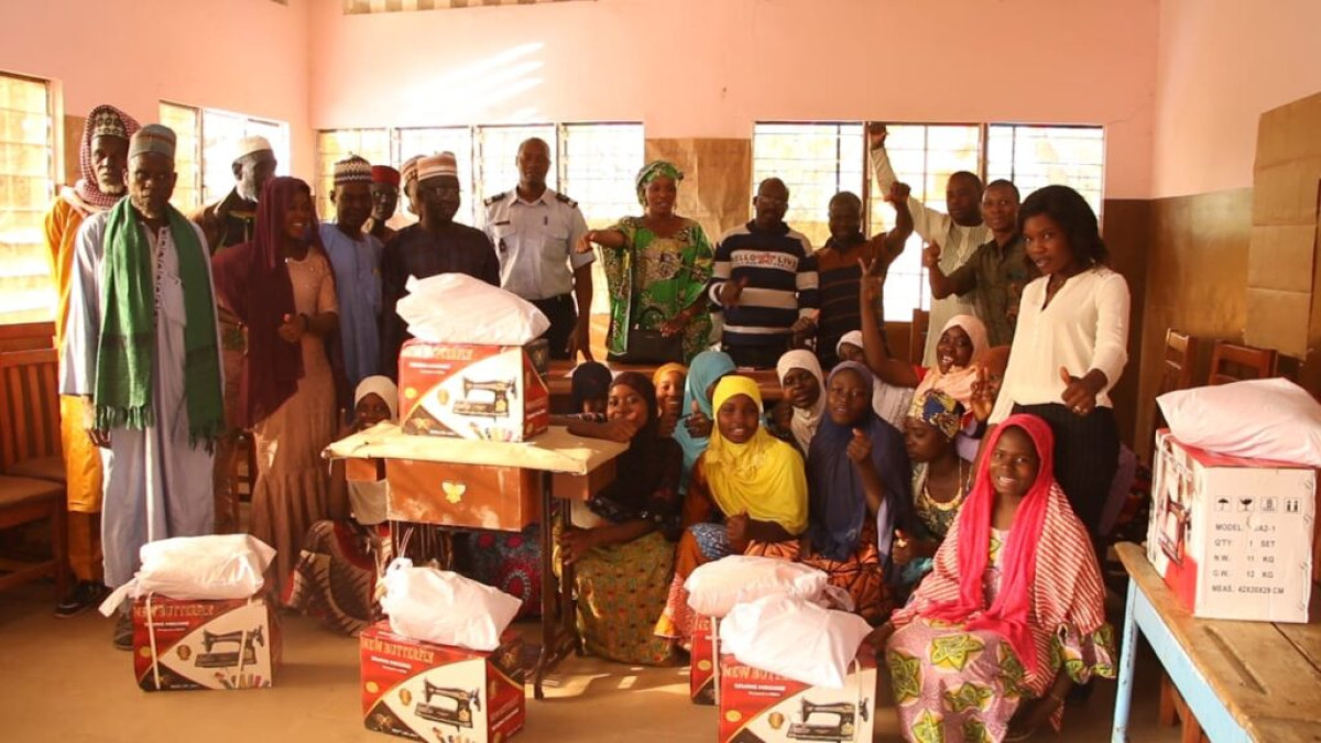 MISE EN ŒUVRE DU SOUS PROJET TCHÈBON-GA À KARIMAMA : L’Ong Bussola dote 13 filles vulnérables de kits pour leurs Agr