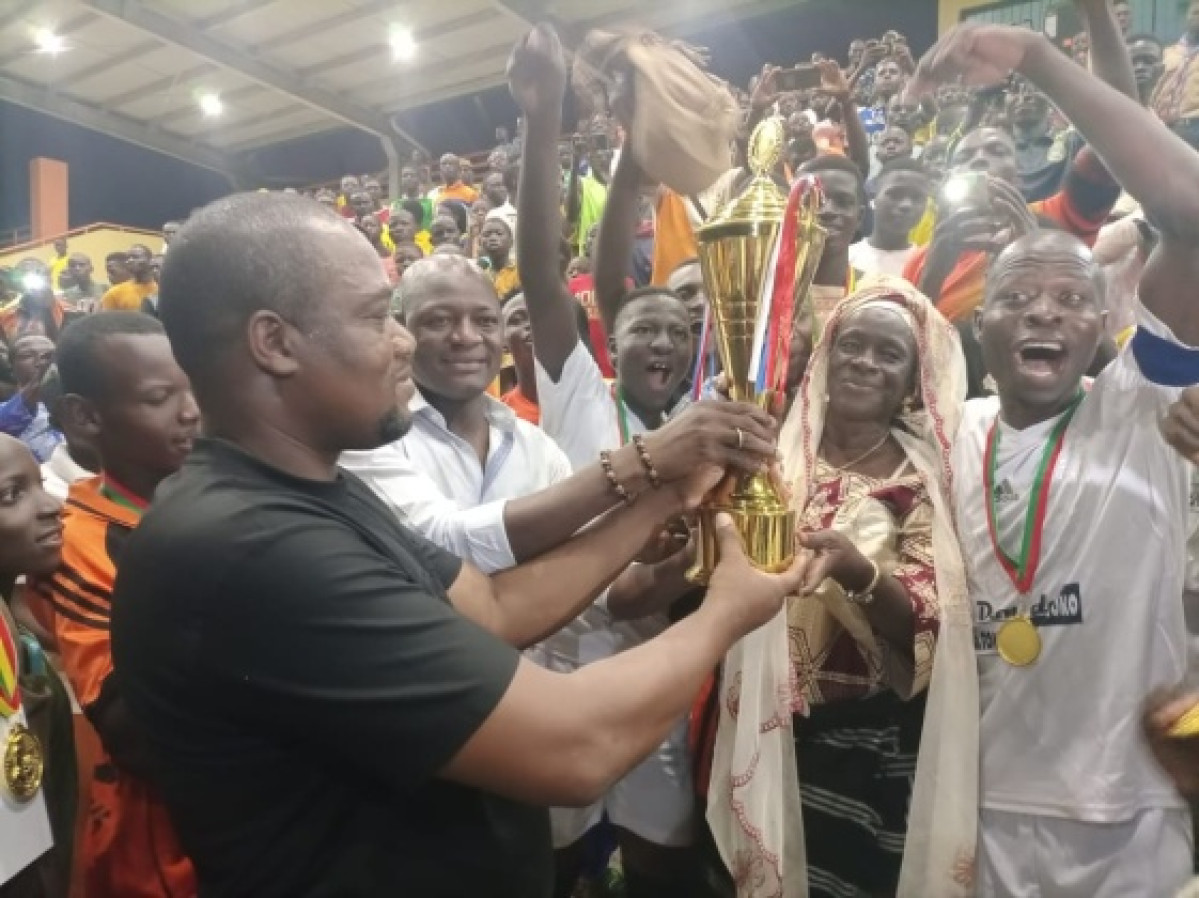 KOUANDÉ/À TRAVERS UN TOURNOI DE FOOTBALL : L’He Abdoulaye Gounou renforce la cohésion au sein des jeunes . Zongo Fc sacré champion
