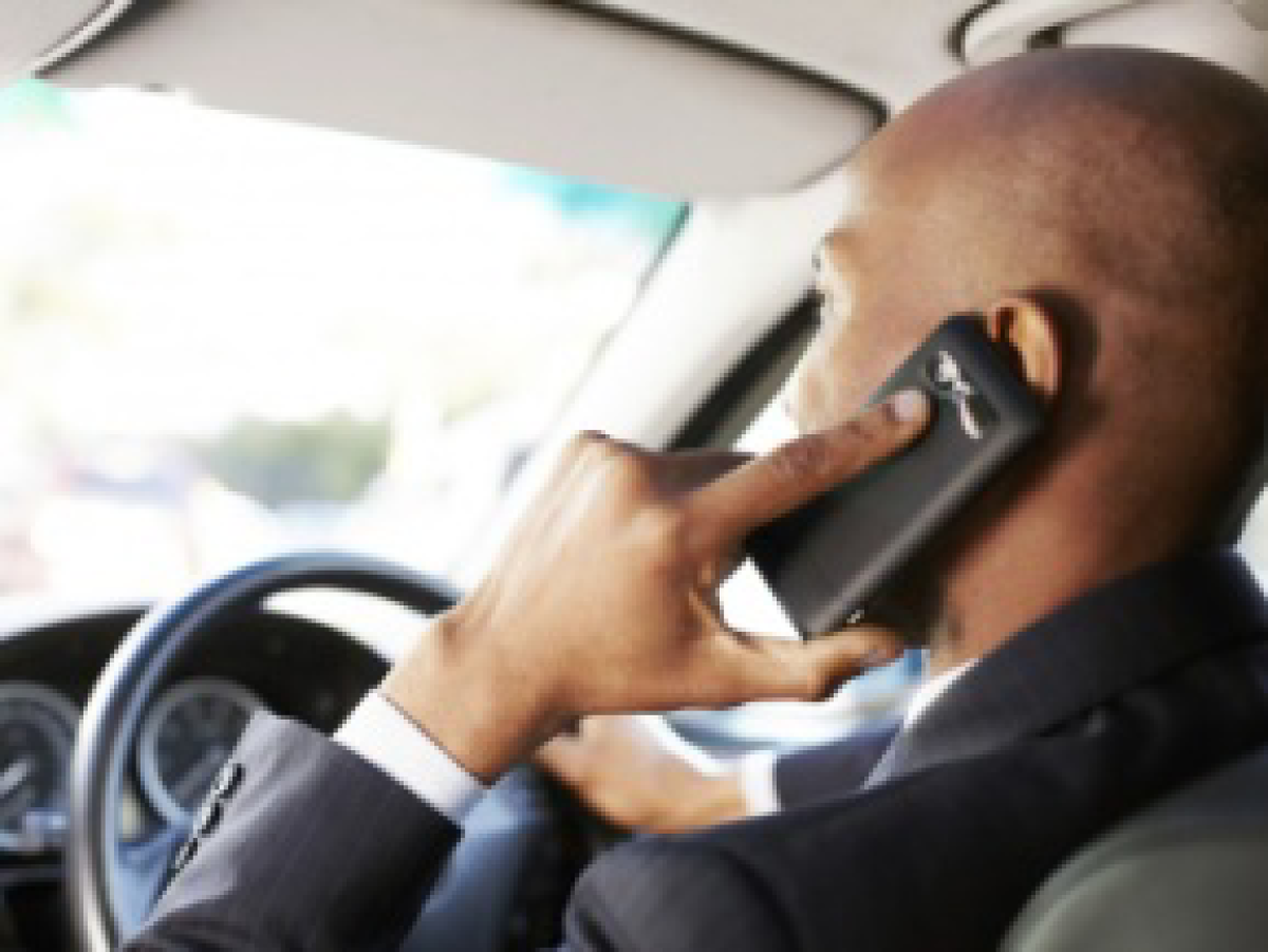UTILISATION DU TÉLÉPHONE PORTABLE EN CIRCULATION : Un acte d’incivisme qui expose les usagers de la route . Les propositions de Eric Hodonougbo, spécialiste de la sécurité routière